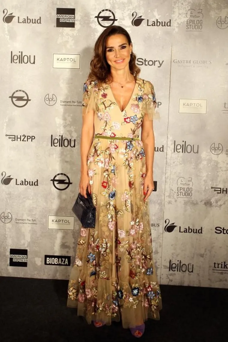 GRANDIOZNU REVIJU NA GLAVNOM POSJETILI BA&Scaron; SVI: Od predsjednice države do predsjednice estrade, svi se u&scaron;minkali za ovu prigodu