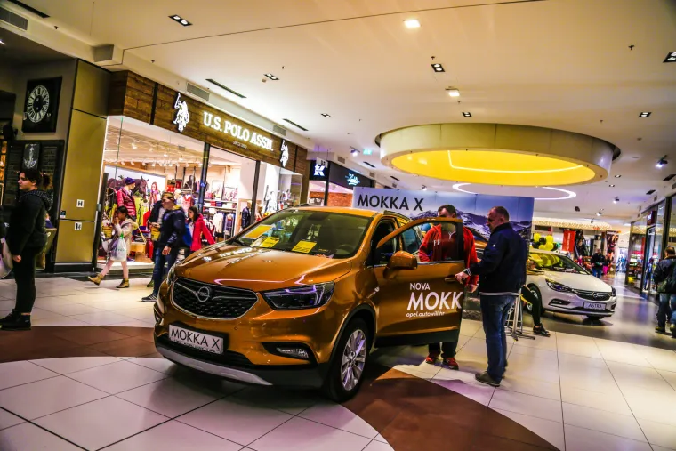 HOSTESE OVE GODINE NEMAJU MILOSTI: Uskoro počinje Zagreb Auto Week, pogledajte djevojke koje će predstavljati automobile