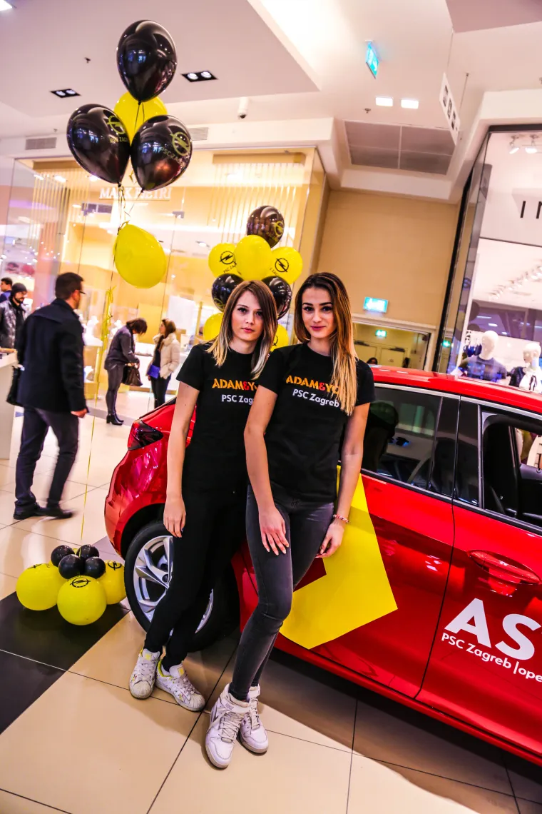 HOSTESE OVE GODINE NEMAJU MILOSTI: Uskoro počinje Zagreb Auto Week, pogledajte djevojke koje će predstavljati automobile