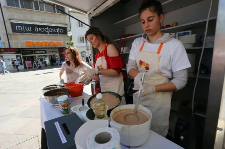 Maturanti odzvanjaju u svakom gradu. Uoči sutra&scaron;nje Norijade, mladi diljem Hrvatske zabavljaju se na razne načine, ali i u pozitivnom tonu, sudjelujući primjerice (Rijeka) u humanitarnoj akciji. Vi&scaron;e pogledajte u fotogaleriji.