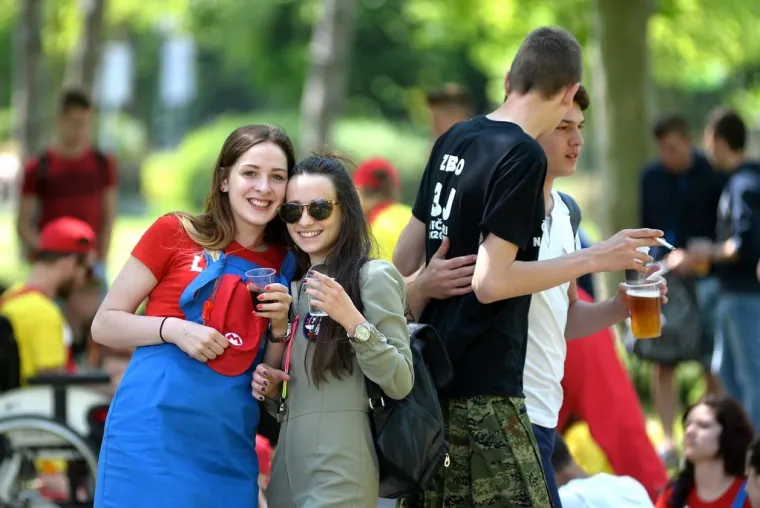 Maturanti odzvanjaju u svakom gradu. Uoči sutra&scaron;nje Norijade, mladi diljem Hrvatske zabavljaju se na razne načine, ali i u pozitivnom tonu, sudjelujući primjerice (Rijeka) u humanitarnoj akciji. Vi&scaron;e pogledajte u fotogaleriji.