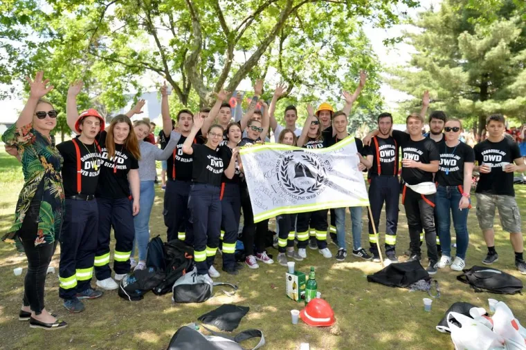 Maturanti odzvanjaju u svakom gradu. Uoči sutra&scaron;nje Norijade, mladi diljem Hrvatske zabavljaju se na razne načine, ali i u pozitivnom tonu, sudjelujući primjerice (Rijeka) u humanitarnoj akciji. Vi&scaron;e pogledajte u fotogaleriji.