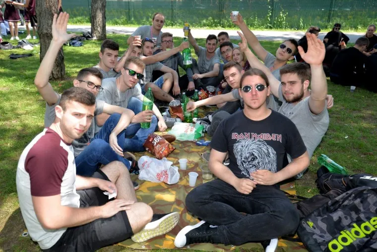 Maturanti odzvanjaju u svakom gradu. Uoči sutra&scaron;nje Norijade, mladi diljem Hrvatske zabavljaju se na razne načine, ali i u pozitivnom tonu, sudjelujući primjerice (Rijeka) u humanitarnoj akciji. Vi&scaron;e pogledajte u fotogaleriji.