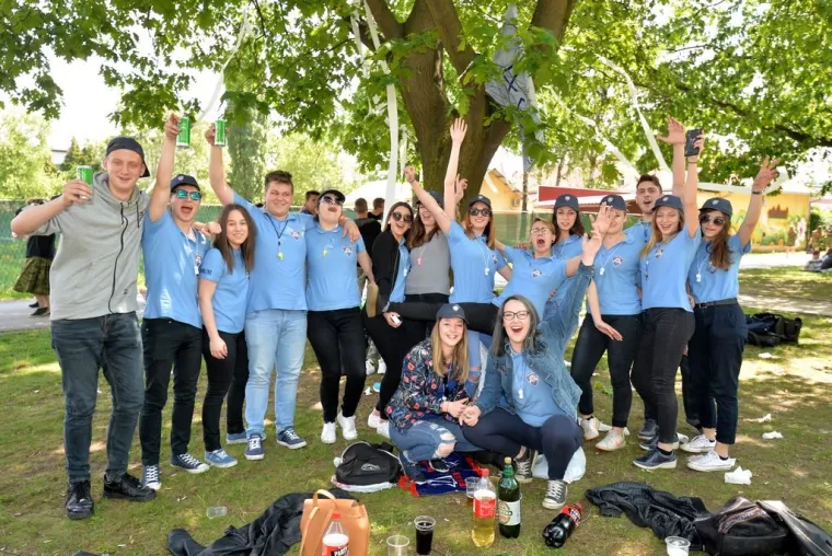 Maturanti odzvanjaju u svakom gradu. Uoči sutra&scaron;nje Norijade, mladi diljem Hrvatske zabavljaju se na razne načine, ali i u pozitivnom tonu, sudjelujući primjerice (Rijeka) u humanitarnoj akciji. Vi&scaron;e pogledajte u fotogaleriji.