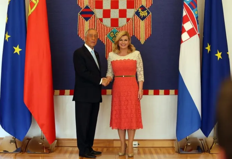 HVALI SE VITKOM LINIJOM: Kolinda Grabar Kitarović dočekala portugalskog predsjednika u laskavoj haljini