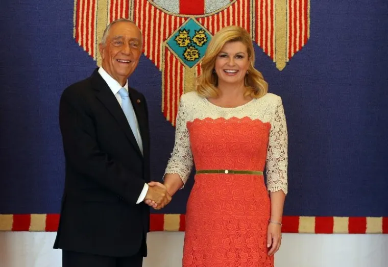 HVALI SE VITKOM LINIJOM: Kolinda Grabar Kitarović dočekala portugalskog predsjednika u laskavoj haljini