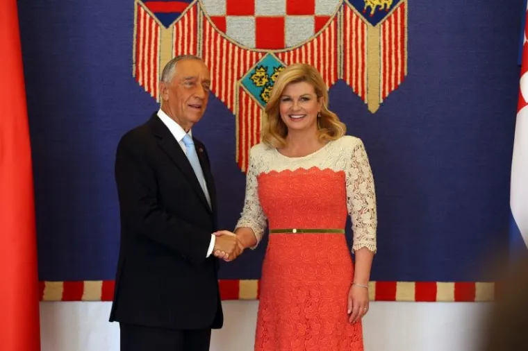 HVALI SE VITKOM LINIJOM: Kolinda Grabar Kitarović dočekala portugalskog predsjednika u laskavoj haljini