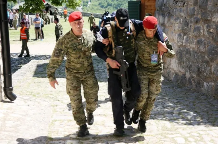 U Kninu je održana zavr&scaron;nica &scaron;estog po redu natjecanja "Prvi za Hrvatsku 2017." u čemu sudjeluje 150 natjecatelja, od toga 35 pripadnika oružanih snaga savezničkih/partnerskih zemalja. S obzirom na međunarodni karakter natjecanje se provodi i pod nazivom &bdquo;Best soldier competition&ldquo;. Prvi za Hrvatsku i pobjednik je skupnik Ivo Ba&scaron;ić, drugi je pozornik Marino Protrka. a treći je bio vojnik Nikola Polić.