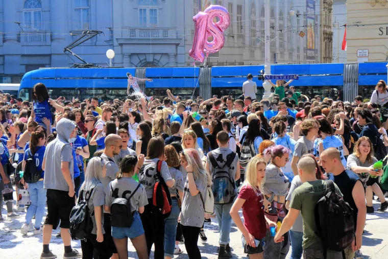 Počela je Norijada: maturanti na ulicama slave zavr&scaron;etak srednjo&scaron;kolskog obrazovanja