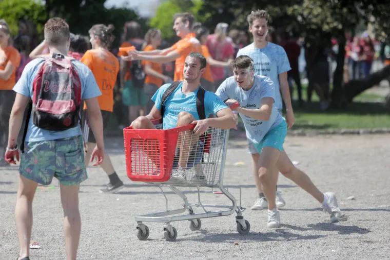 Počela je Norijada: maturanti na ulicama slave zavr&scaron;etak srednjo&scaron;kolskog obrazovanja