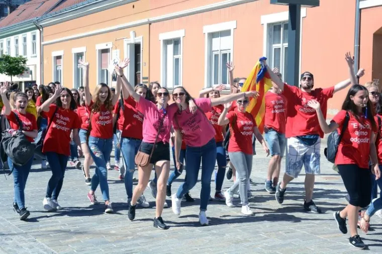 FOTOGALERIJA: Slavlje maturanata u gradovima diljem Hrvatske