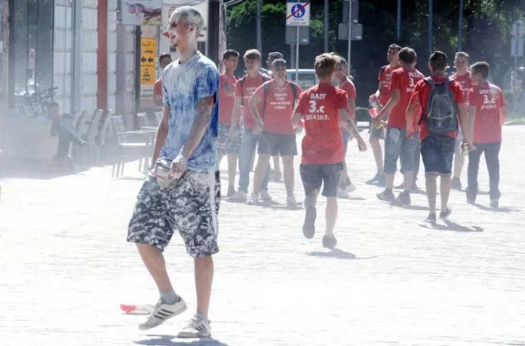 FOTOGALERIJA: Slavlje maturanata u gradovima diljem Hrvatske