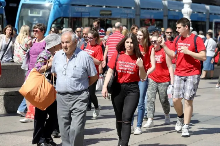 MATURANTI SLAVE ZADNJI DAN &Scaron;KOLE: Pogledajte kako luduju u Zagrebu
