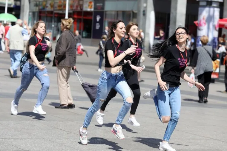 MATURANTI SLAVE ZADNJI DAN &Scaron;KOLE: Pogledajte kako luduju u Zagrebu