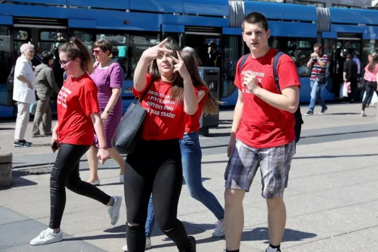 MATURANTI SLAVE ZADNJI DAN &Scaron;KOLE: Pogledajte kako luduju u Zagrebu