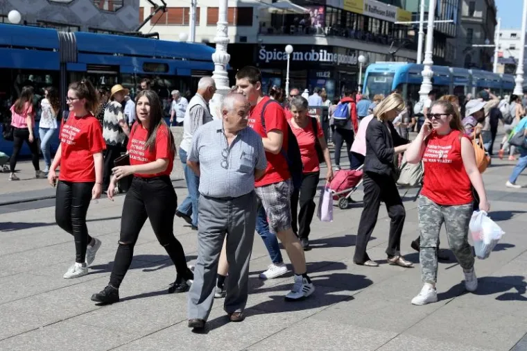MATURANTI SLAVE ZADNJI DAN &Scaron;KOLE: Pogledajte kako luduju u Zagrebu