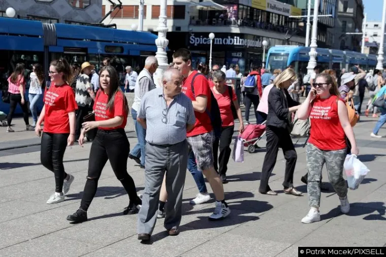 MATURANTI SLAVE ZADNJI DAN &Scaron;KOLE: Pogledajte kako luduju u Zagrebu