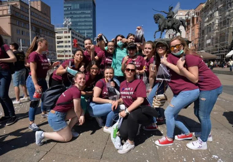 MATURANTI SLAVE ZADNJI DAN &Scaron;KOLE: Pogledajte kako luduju u Zagrebu