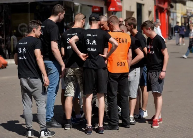 MATURANTI SLAVE ZADNJI DAN &Scaron;KOLE: Pogledajte kako luduju u Zagrebu