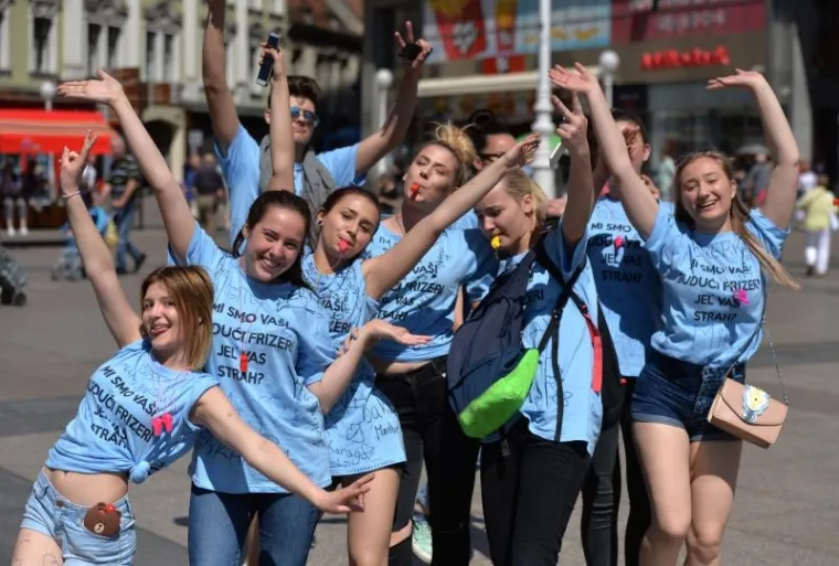 MATURANTI SLAVE ZADNJI DAN &Scaron;KOLE: Pogledajte kako luduju u Zagrebu