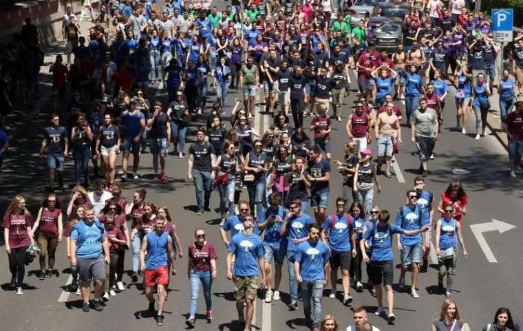 MATURANTI SLAVE ZADNJI DAN &Scaron;KOLE: Pogledajte kako luduju u Zagrebu