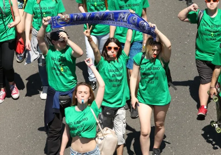 MATURANTI SLAVE ZADNJI DAN &Scaron;KOLE: Pogledajte kako luduju u Zagrebu