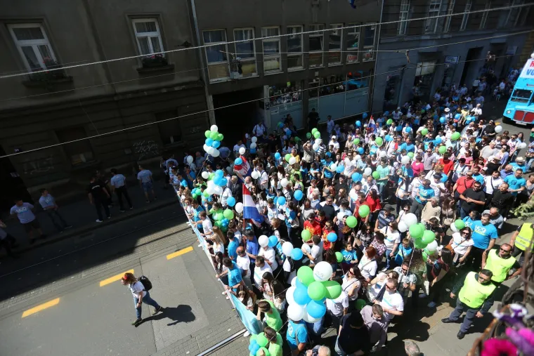 Vi&scaron;e tisuća građana sudjelovalo u povorci 'Hod za život' u Zagrebu