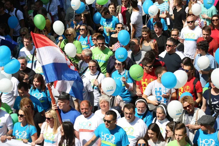 Vi&scaron;e tisuća građana sudjelovalo u povorci 'Hod za život' u Zagrebu