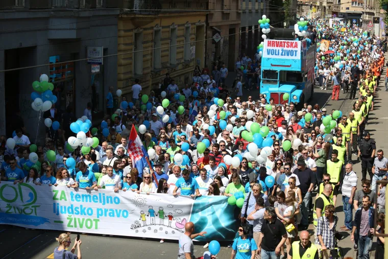 Vi&scaron;e tisuća građana sudjelovalo u povorci 'Hod za život' u Zagrebu
