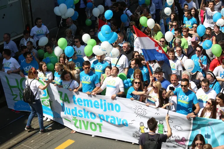 Vi&scaron;e tisuća građana sudjelovalo u povorci 'Hod za život' u Zagrebu