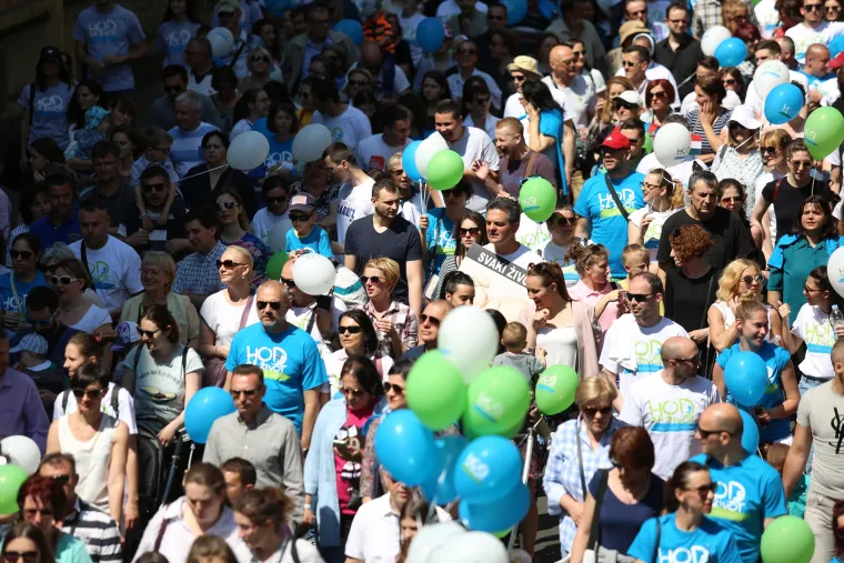 Vi&scaron;e tisuća građana sudjelovalo u povorci 'Hod za život' u Zagrebu
