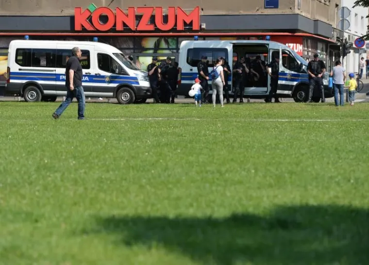 'HOD ZA ŽIVOT' U ZAGREBU: Tisuće ljudi u povorci hodalo do Trga bana Jelačića