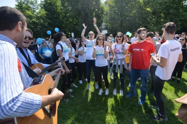 'HOD ZA ŽIVOT' U ZAGREBU: Tisuće ljudi u povorci hodalo do Trga bana Jelačića