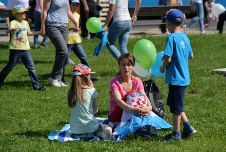 'HOD ZA ŽIVOT' U ZAGREBU: Tisuće ljudi u povorci hodalo do Trga bana Jelačića