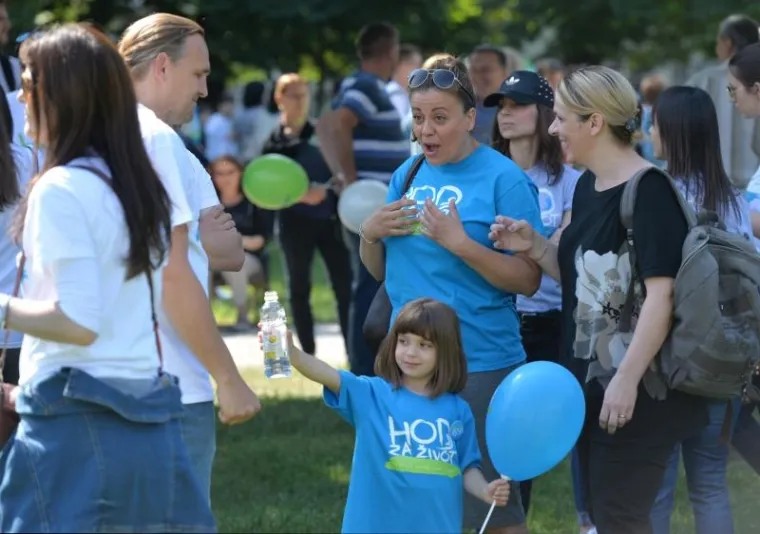 'HOD ZA ŽIVOT' U ZAGREBU: Tisuće ljudi u povorci hodalo do Trga bana Jelačića