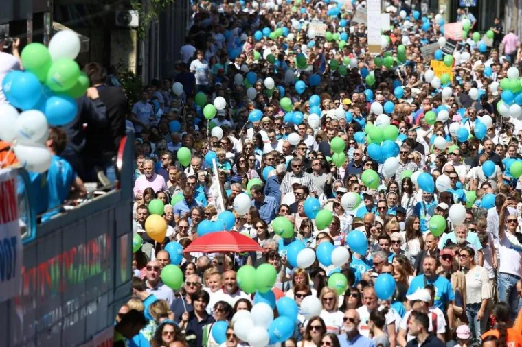 'HOD ZA ŽIVOT' U ZAGREBU: Tisuće ljudi u povorci hodalo do Trga bana Jelačića