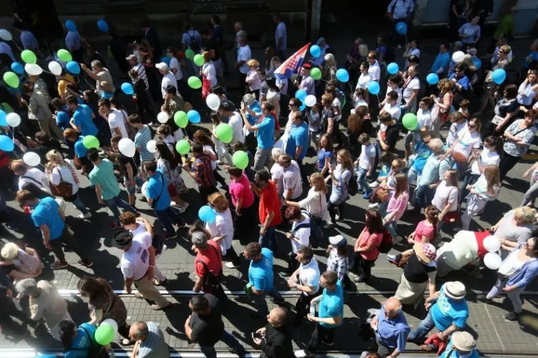 'HOD ZA ŽIVOT' U ZAGREBU: Tisuće ljudi u povorci hodalo do Trga bana Jelačića