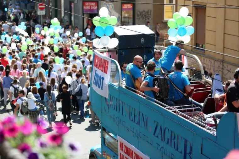 'HOD ZA ŽIVOT' U ZAGREBU: Tisuće ljudi u povorci hodalo do Trga bana Jelačića