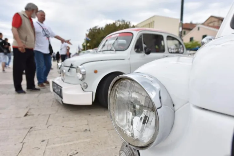 Međunarodni Fićo skup Šibenik 2017. privukao 60 ljubitelja kultnoga vozila iz cijele regije