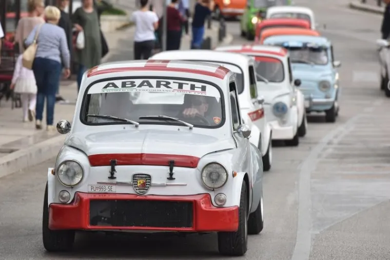 MEĐUNARODNI SKUP FIĆEKA: Legenda zavladala ulicama &Scaron;ibenika