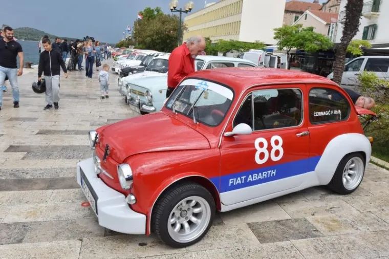 MEĐUNARODNI SKUP FIĆEKA: Legenda zavladala ulicama &Scaron;ibenika