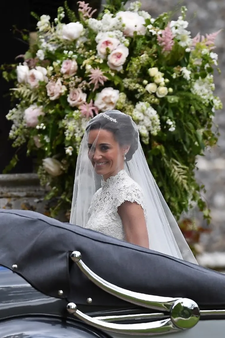Pippa Middleton blista u vjenčanici dizajnera Gilesa Deacona na svoj najljepši dan