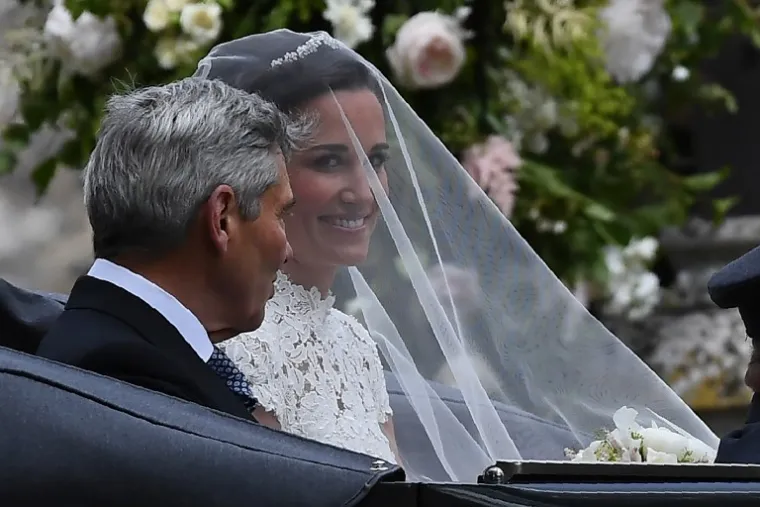 Pippa Middleton blista u vjenčanici dizajnera Gilesa Deacona na svoj najljepši dan