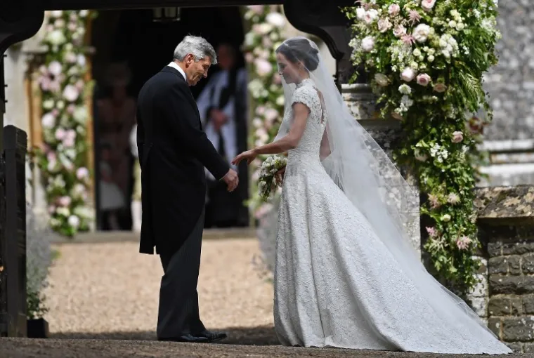 Pippa Middleton blista u vjenčanici dizajnera Gilesa Deacona na svoj najljepši dan