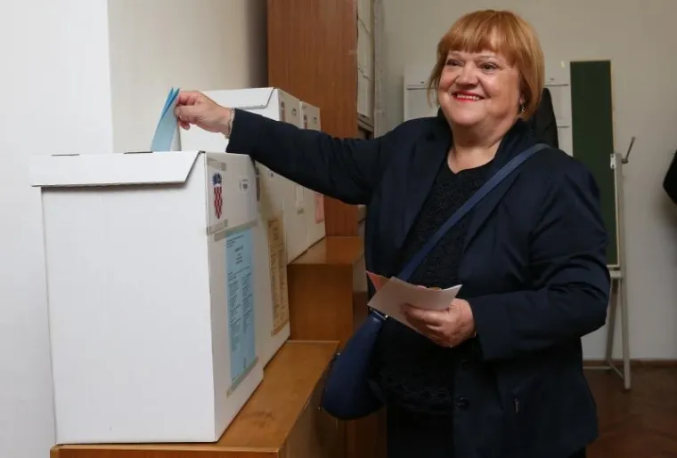 Zagreb: Kandidatkinja za gradonačelnicu Anka Mrak-Taritaš izašla na lokalne izbore