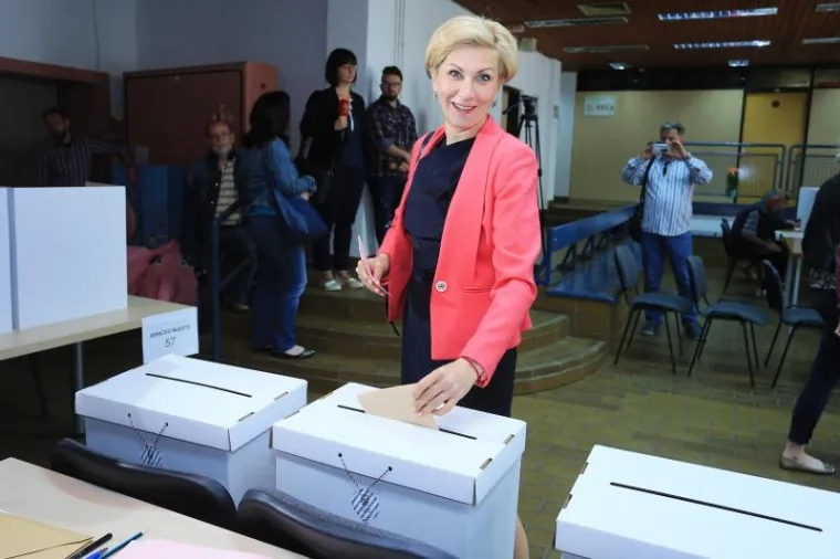Osijek: Glasovala HDZ-ova kandidatkinja za gradonačelnicu Ivana &Scaron;ojat