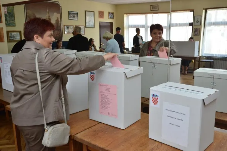 Bjelovar: Glasovala kandidatkinja za gradonačelnicu Lidija Novosel