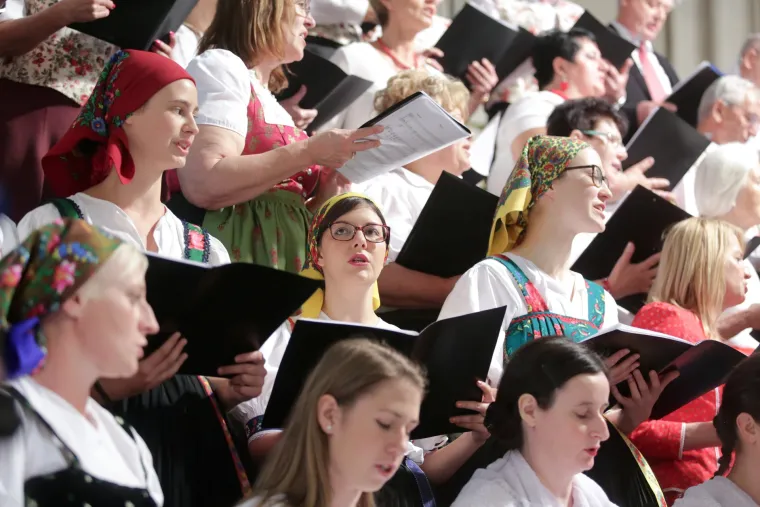 Političari prisustvovali svetoj misi u čast blaženiku Alojziju Stepincu