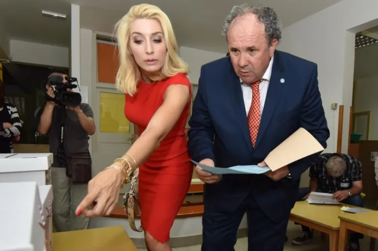 Kandidat za gradonačelnika Željko Kerum ubacio glasački listić u krivu kutiju