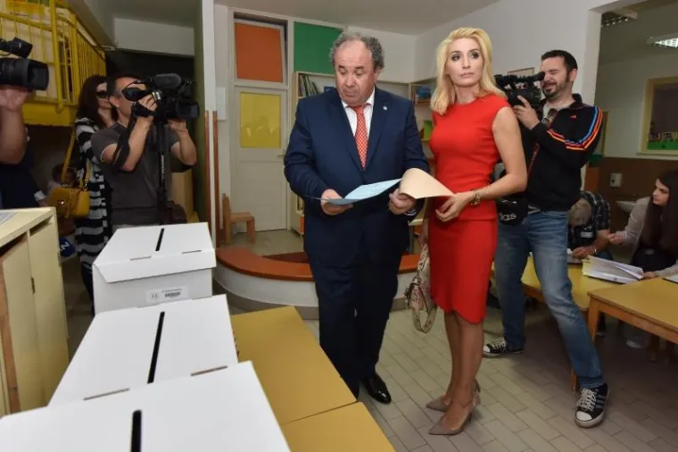 Kandidat za gradonačelnika Željko Kerum ubacio glasački listić u krivu kutiju